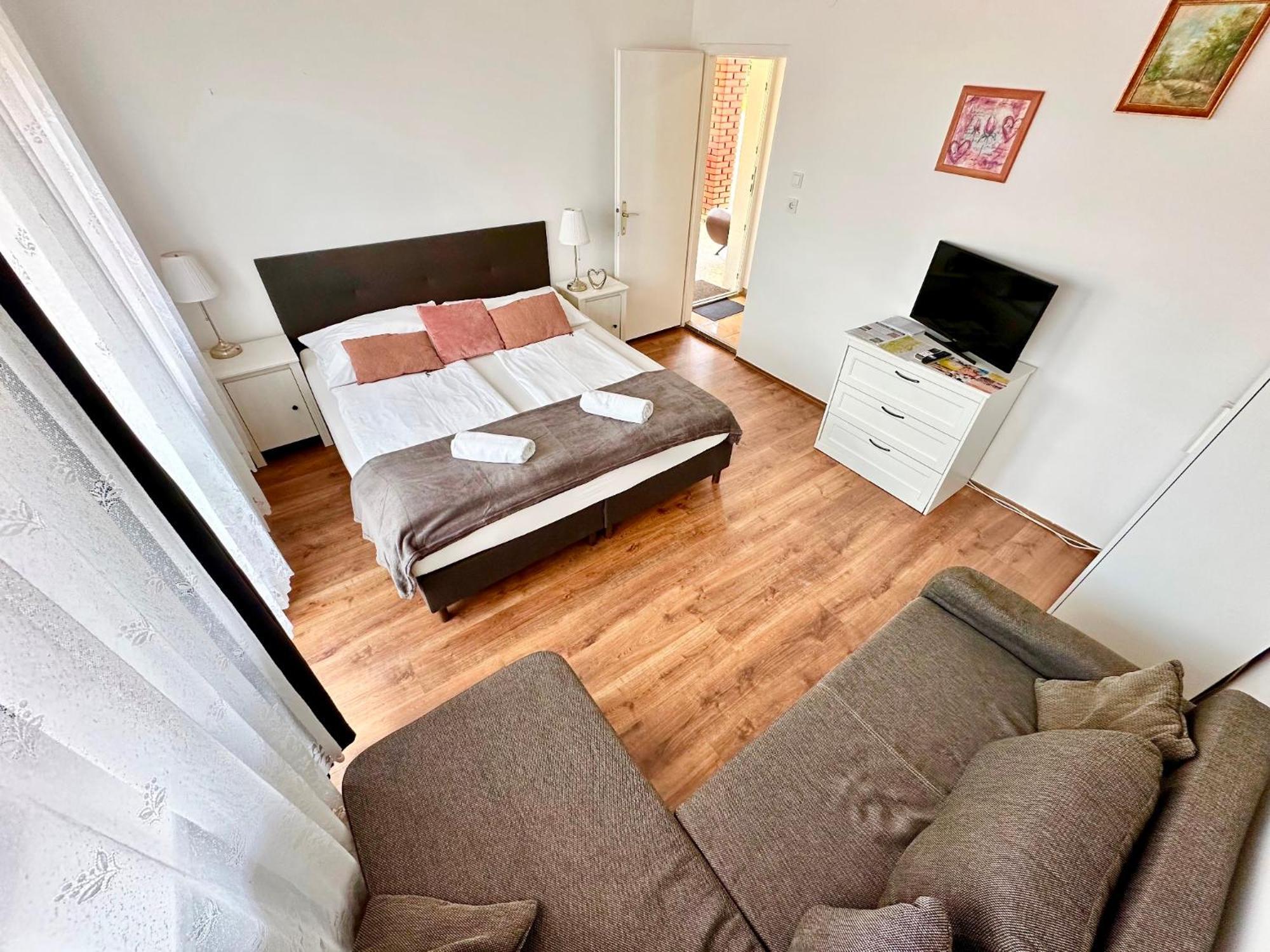Szent Orban Panzio - Kutyabarat Apartmanok 잘라카로쉬 외부 사진
