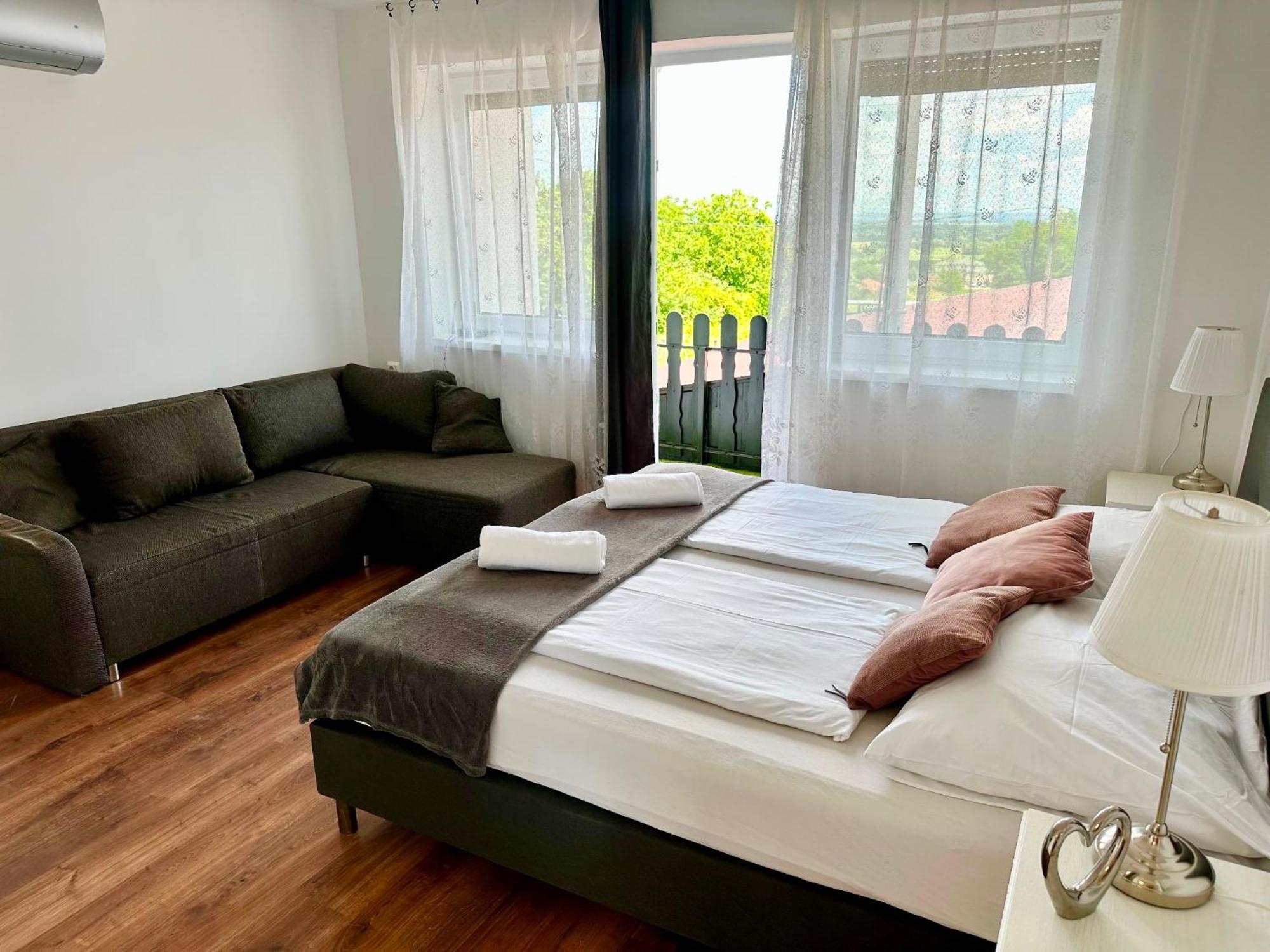 Szent Orban Panzio - Kutyabarat Apartmanok 잘라카로쉬 외부 사진