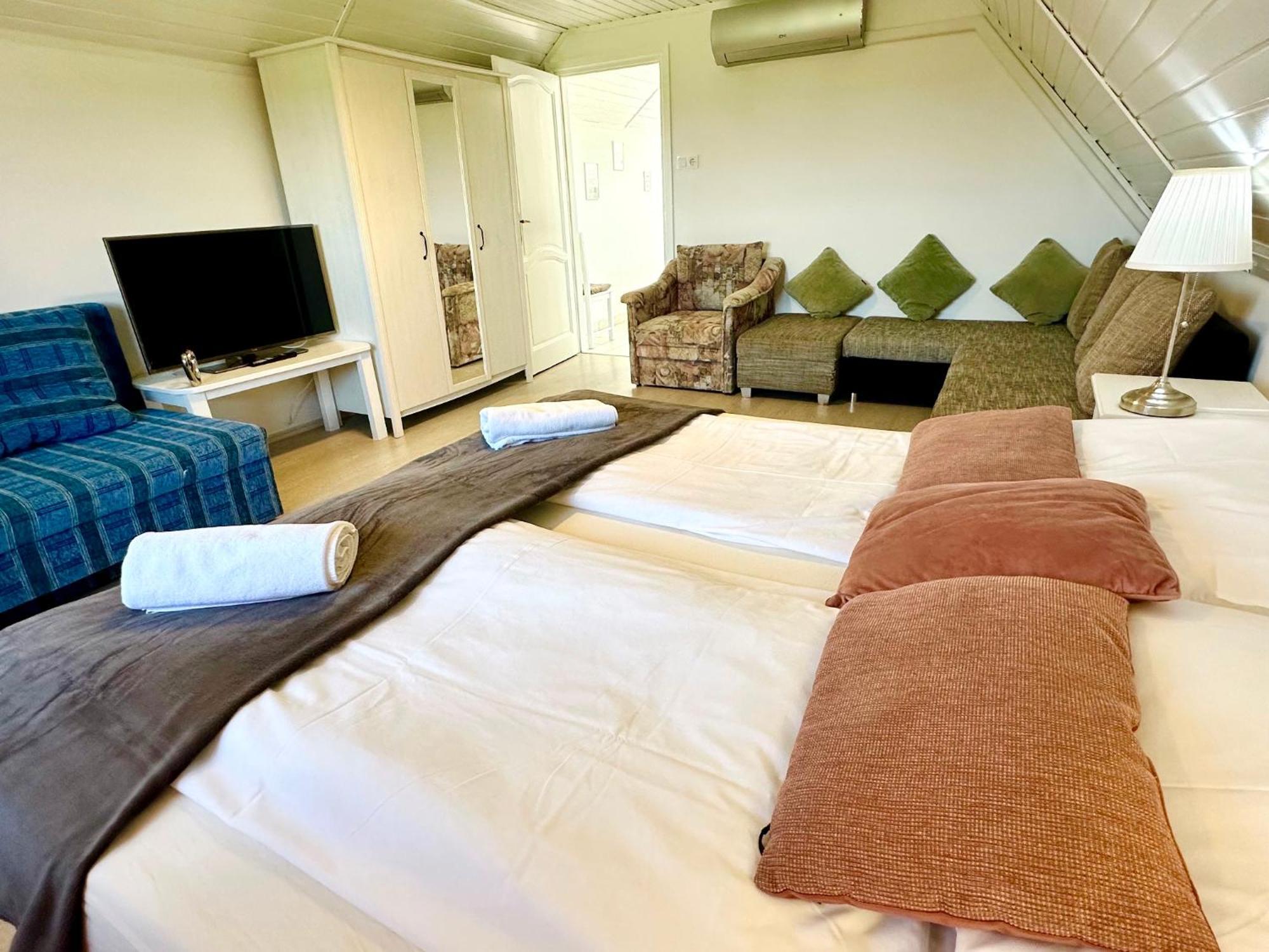 Szent Orban Panzio - Kutyabarat Apartmanok 잘라카로쉬 외부 사진