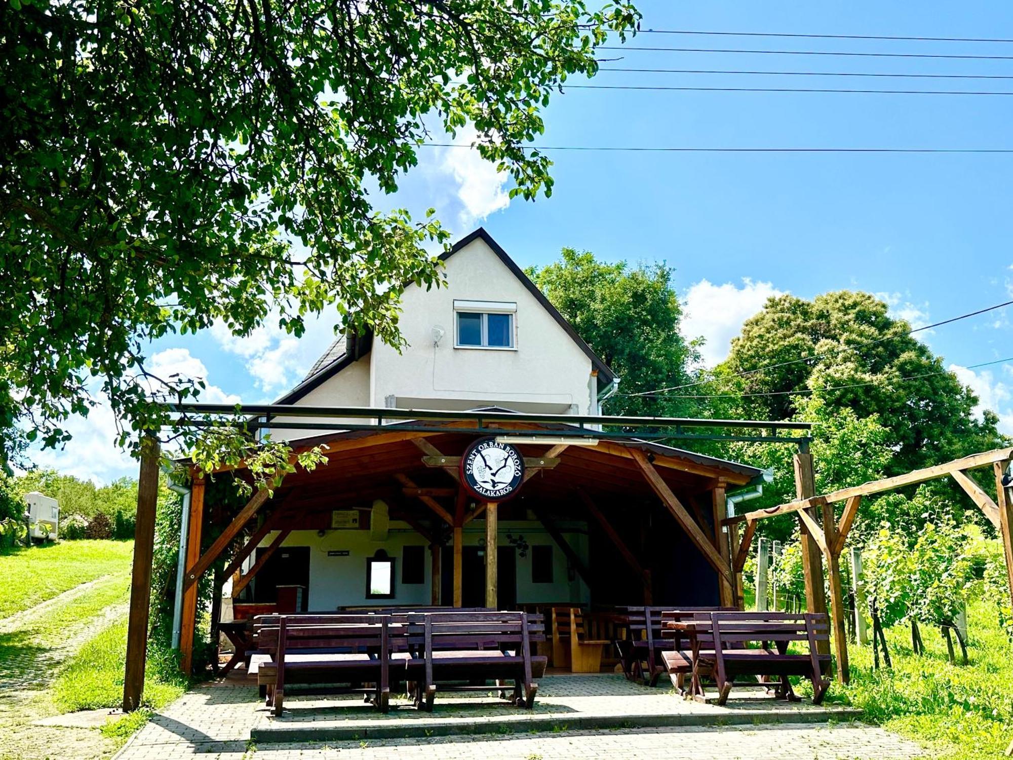 Szent Orban Panzio - Kutyabarat Apartmanok 잘라카로쉬 외부 사진